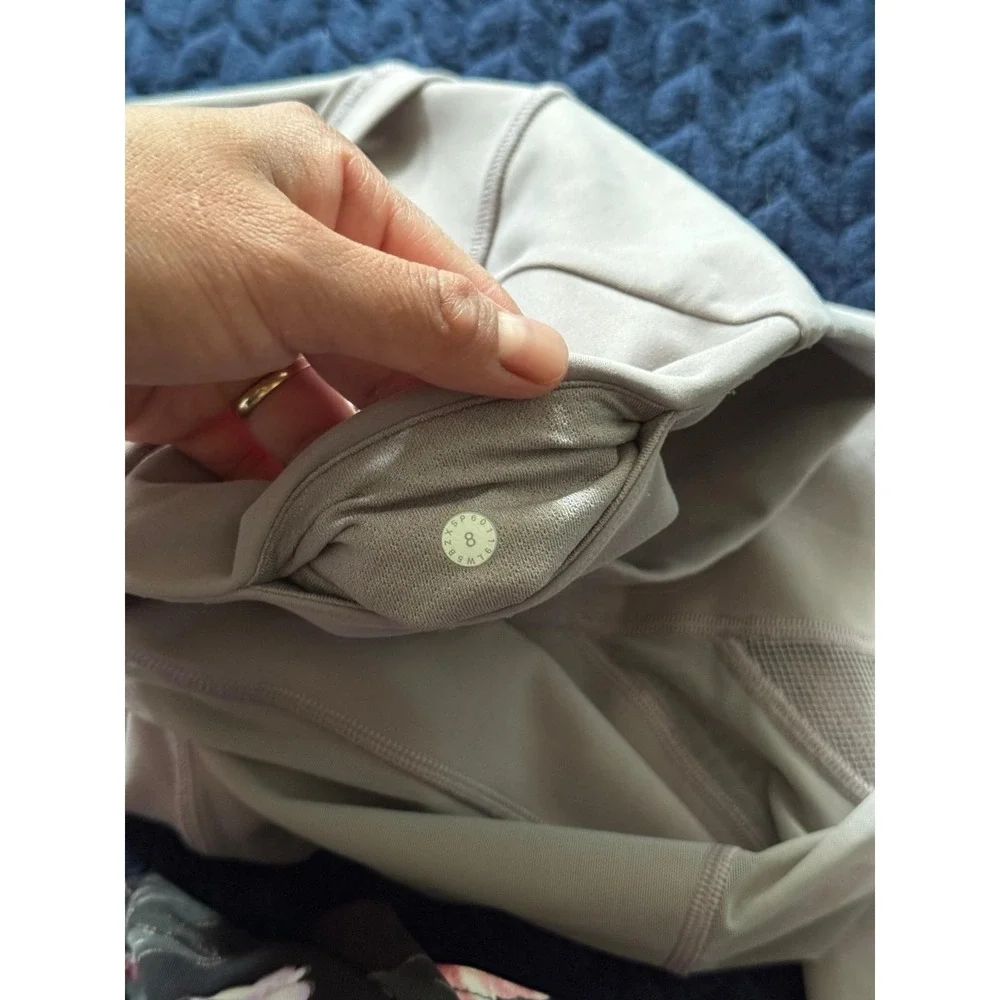 Lululemon Women's Forget The Sweat Tight Mesh Insert Pockets‎ Size 8